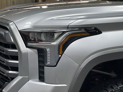 Used 2024 Toyota Tundra Limited AWD/4WD image 9