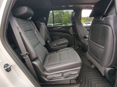Used 2022 Cadillac Escalade Premium Luxury Platinum image 28