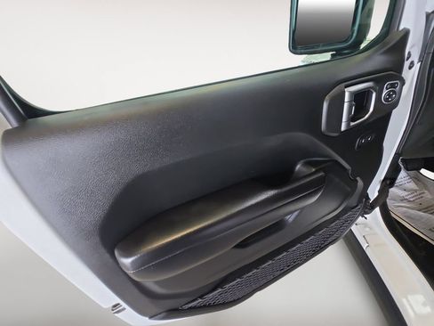 Used 2019 Jeep Wrangler Unlimited Rubicon AWD/4WD image 10