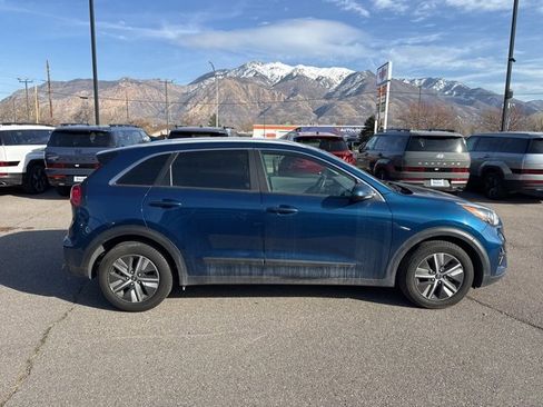 Used 2022 Kia Niro LXS w/ Digital Cluster Package image 4