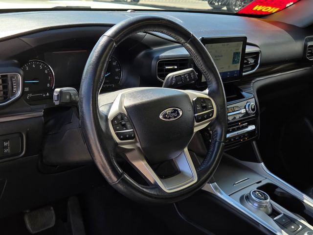 Used 2022 Ford Explorer Limited w/ Equipment Group 301A AWD/4WD image 19