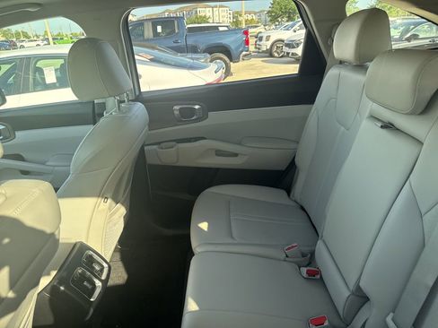 Certified 2023 Kia Sorento S w/ Panoramic Sunroof Package image 10