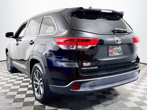 Used 2019 Toyota Highlander XLE AWD/4WD image 5