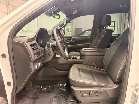 Used 2024 GMC Yukon SLT w/ SLT Luxury Package AWD/4WD image 31