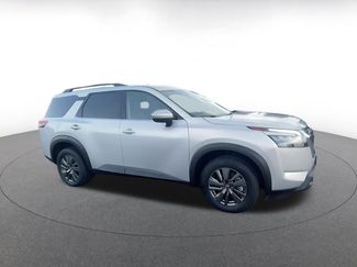 Used 2025 Nissan Pathfinder SV video 2