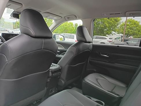 Used 2024 Toyota Grand Highlander AWD image 9