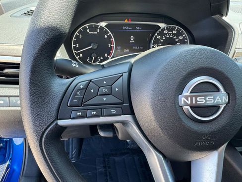 Used 2025 Nissan Altima 2.5 SV FWD image 28