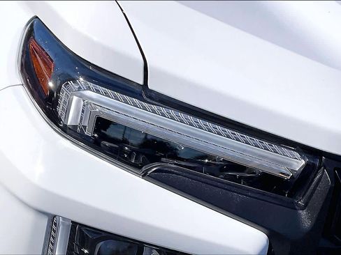 Used 2024 GMC Canyon Elevation w/ Convenience Package image 27