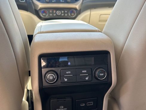 Used 2022 GMC Acadia Denali w/ Denali Technology Package image 13