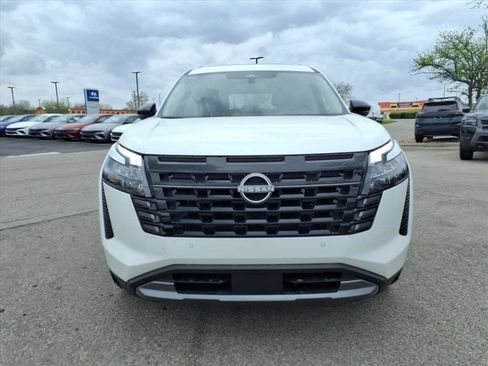 New 2026 Nissan Pathfinder Platinum AWD/4WD image 3