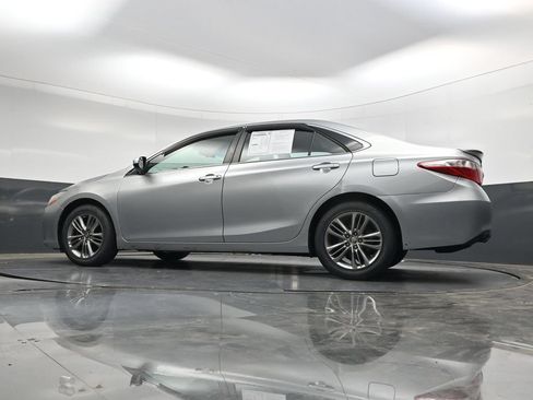 Used 2015 Toyota Camry SE FWD image 44