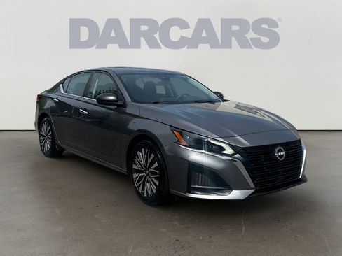 Used 2024 Nissan Altima 2.5 SV FWD image 1