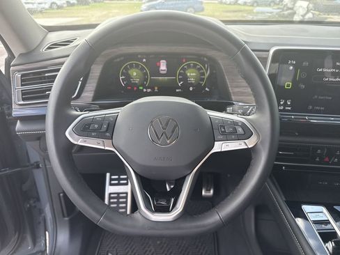Used 2025 Volkswagen Atlas SEL Premium R-Line image 13