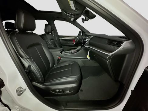 New 2026 Jeep Grand Cherokee Limited w/ Limited Altitude Package AWD/4WD image 33