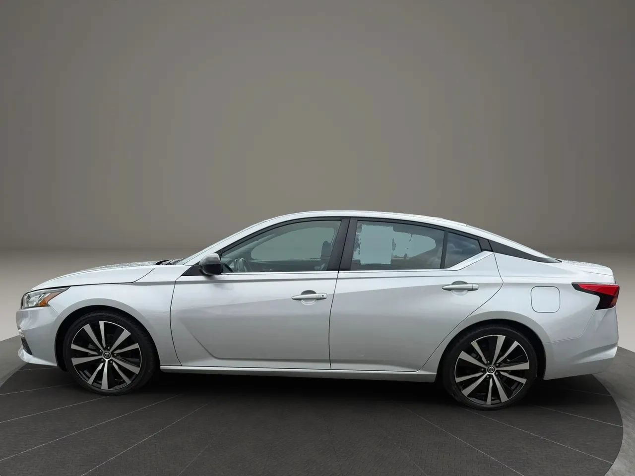 Used 2020 Nissan Altima 2.5 SR FWD image 8