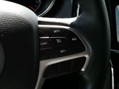 Used 2019 Jeep Grand Cherokee Altitude AWD/4WD image 25