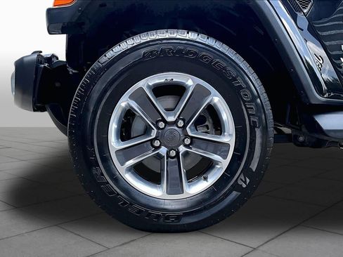 Used 2019 Jeep Wrangler Unlimited Sahara AWD/4WD image 10