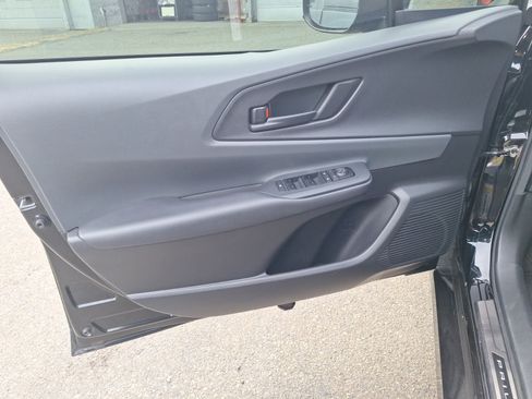 Used 2024 Toyota Prius LE FWD image 12