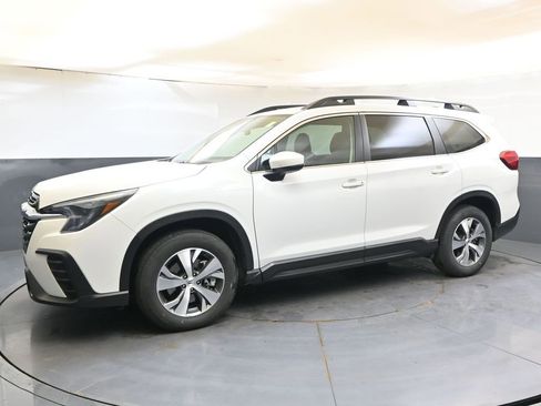 Used 2025 Subaru Ascent Premium AWD/4WD image 2