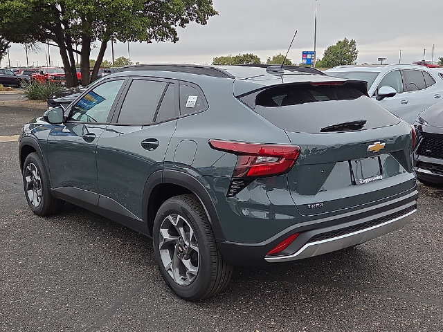 New 2026 Chevrolet Trax LT w/ LT Convenience Package FWD image 3