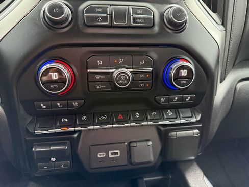 Used 2019 Chevrolet Silverado 1500 LTZ image 33