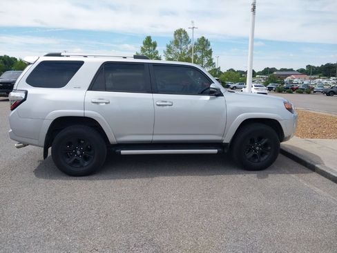 Used 2022 Toyota 4Runner SR5 Premium w/ Moonroof Package AWD/4WD image 8
