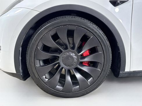 Used 2022 Tesla Model Y Performance image 15