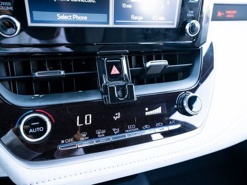 Used 2020 Toyota Corolla SE FWD image 36