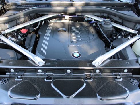 Used 2023 BMW X5 xDrive40i w/ Premium Package image 40