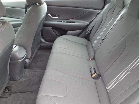 Used 2023 Hyundai Elantra SEL image 11