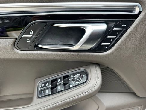 Certified 2019 Porsche Macan S AWD/4WD image 19