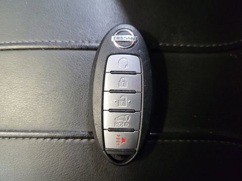 Used 2019 Nissan Rogue SV image 32