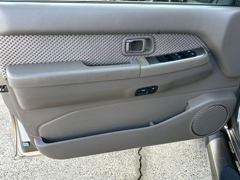 Used 2004 Nissan Pathfinder SE AWD/4WD image 12