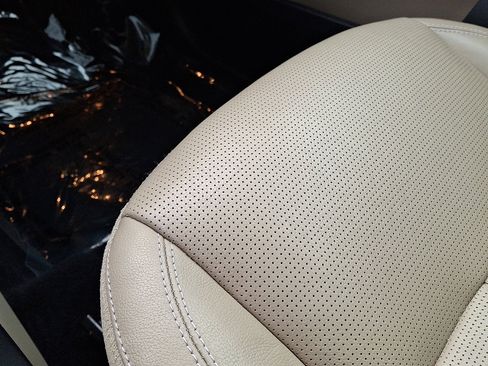 Used 2019 Land Rover Discovery Sport HSE image 26