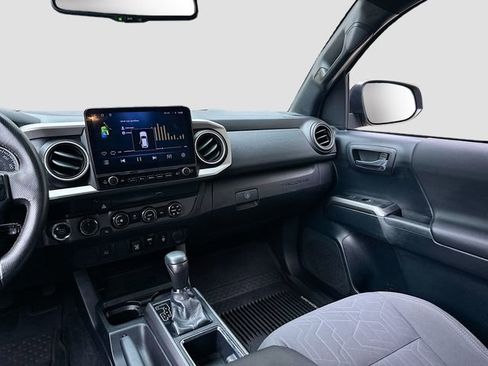 Used 2019 Toyota Tacoma TRD Off-Road image 24