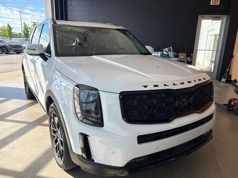 Certified 2022 Kia Telluride SX w/ SX Prestige Package AWD/4WD image 2