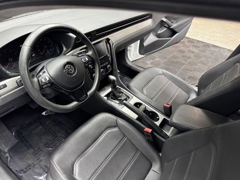 Used 2021 Volkswagen Passat 2.0T SE image 32