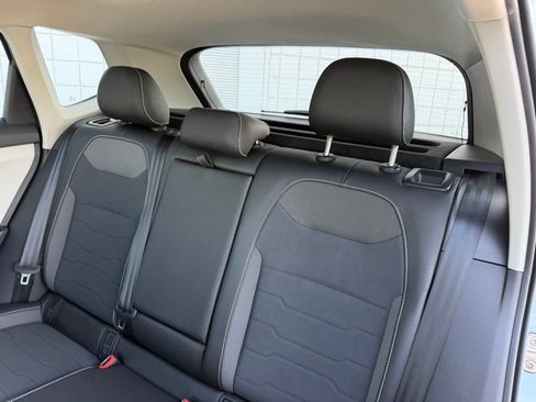 New 2026 Volkswagen Taos SE image 20