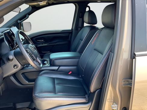 Used 2024 Nissan Titan PRO-4X w/ Pro-4x Convenience Package AWD/4WD image 18