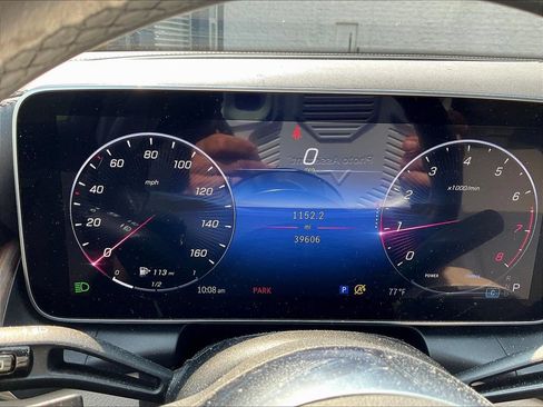 Used 2024 Mercedes-Benz GLC 300 4MATIC image 5