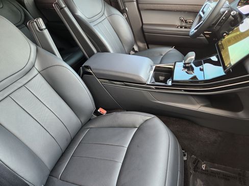 Used 2026 Land Rover Range Rover Sport SE AWD/4WD image 9