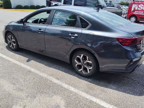 Used 2019 Kia Forte LXS FWD image 4