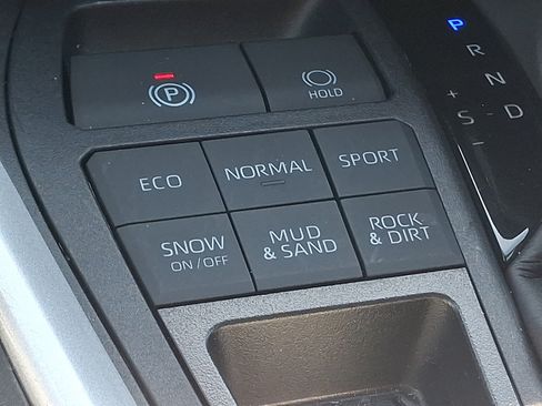Used 2025 Toyota RAV4 XLE AWD/4WD image 25