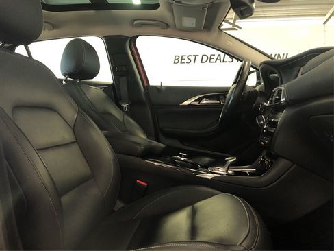 Used 2017 INFINITI QX30 Premium w/ Navigation Package AWD/4WD image 9