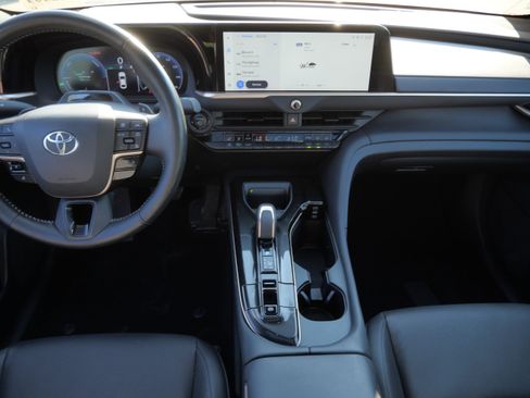 Used 2024 Toyota Crown Platinum AWD/4WD image 11