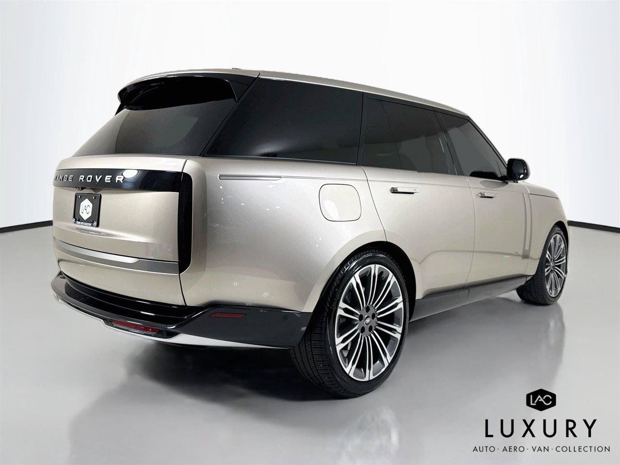 Used 2024 Land Rover Range Rover SE AWD/4WD image 6