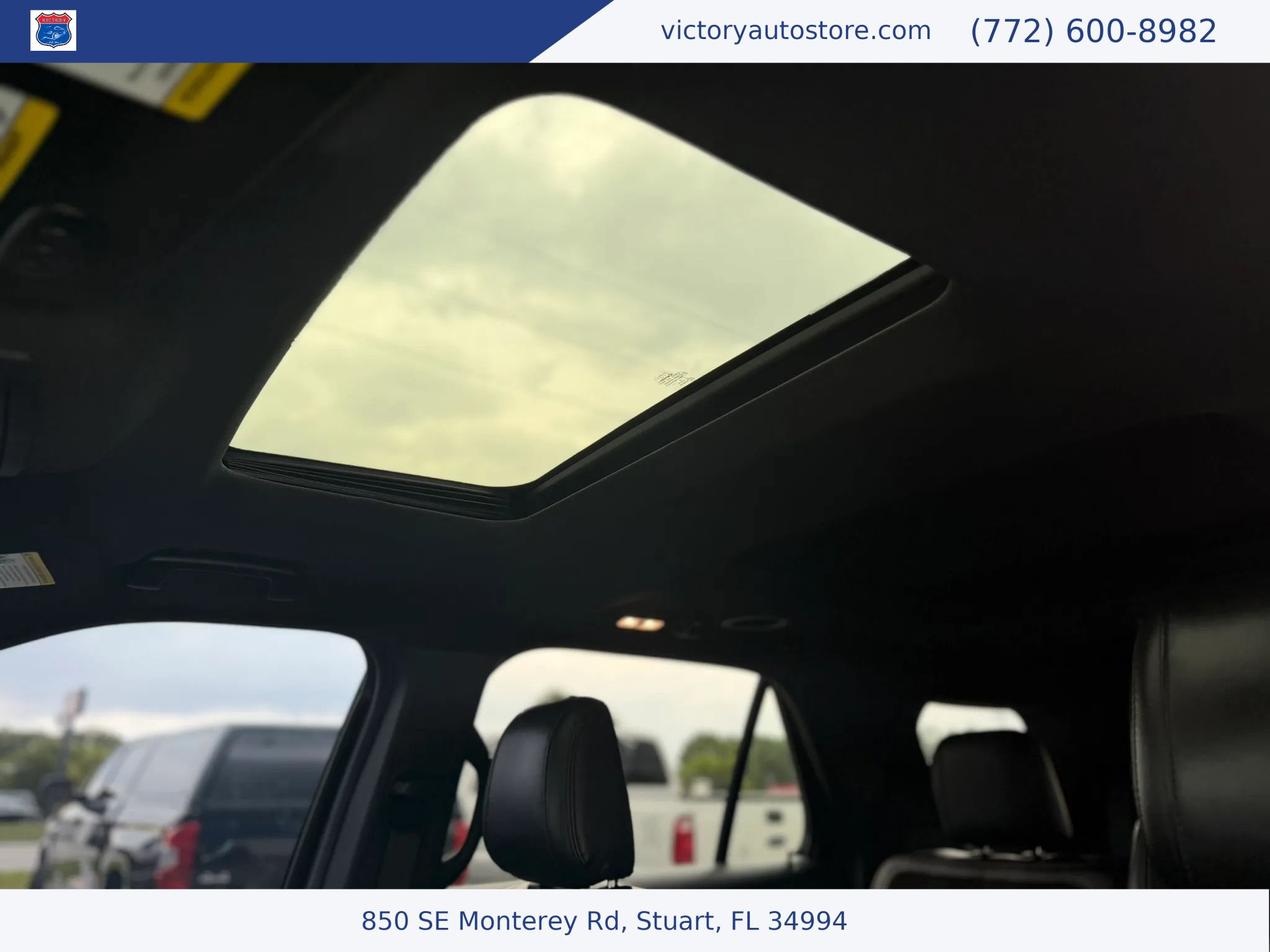 Used 2018 Ford Explorer XLT w/ Equipment Group 202A AWD/4WD image 34