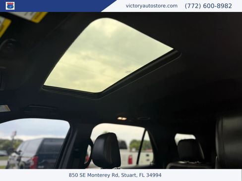 Used 2018 Ford Explorer XLT w/ Equipment Group 202A AWD/4WD image 34