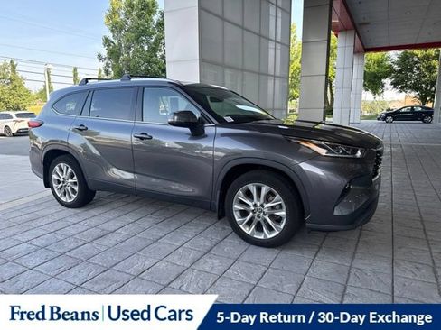 Used 2021 Toyota Highlander Limited AWD/4WD image 3