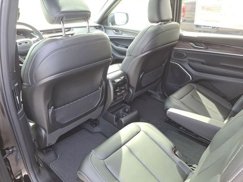 New 2026 Jeep Grand Cherokee L Limited w/ Limited Altitude Package AWD/4WD image 16